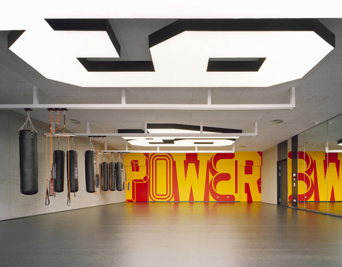 阿迪達斯健身中心環(huán)境標識設計