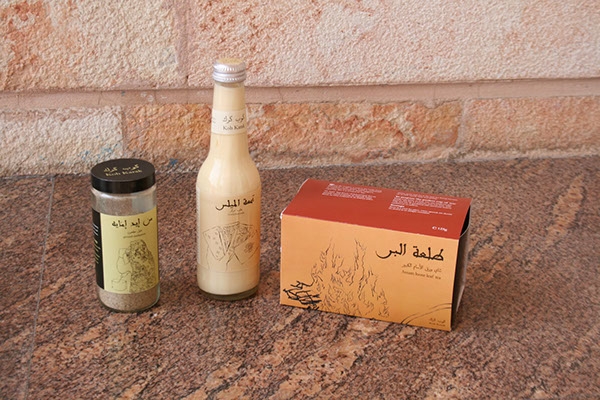 茶，煉乳和豆蔻產(chǎn)品包裝設(shè)計