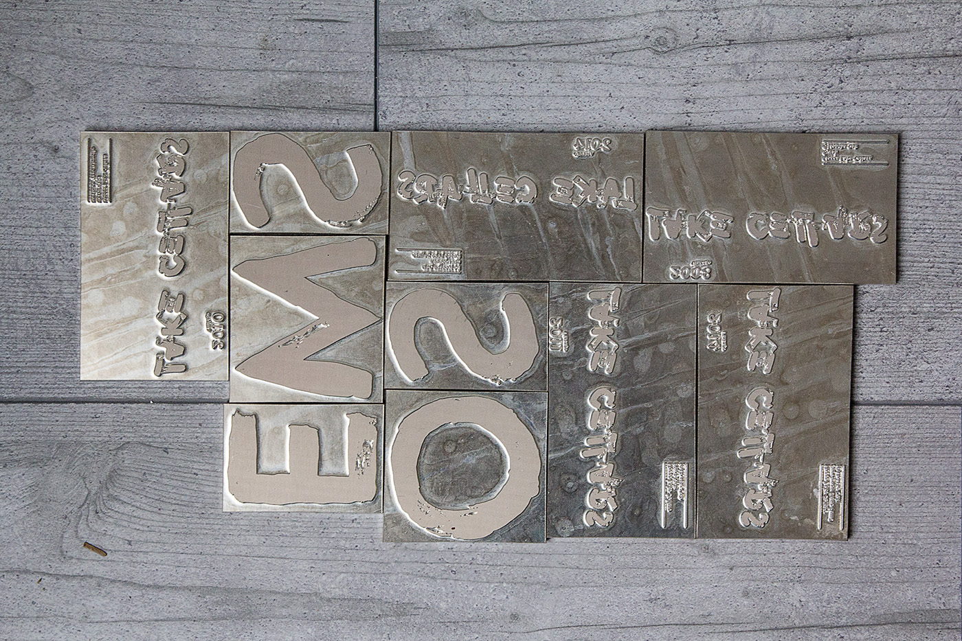 筆刷字體樣式的葡萄酒包裝設計