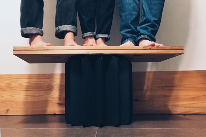 可以放到書架上的椅子|生活創意家居設計